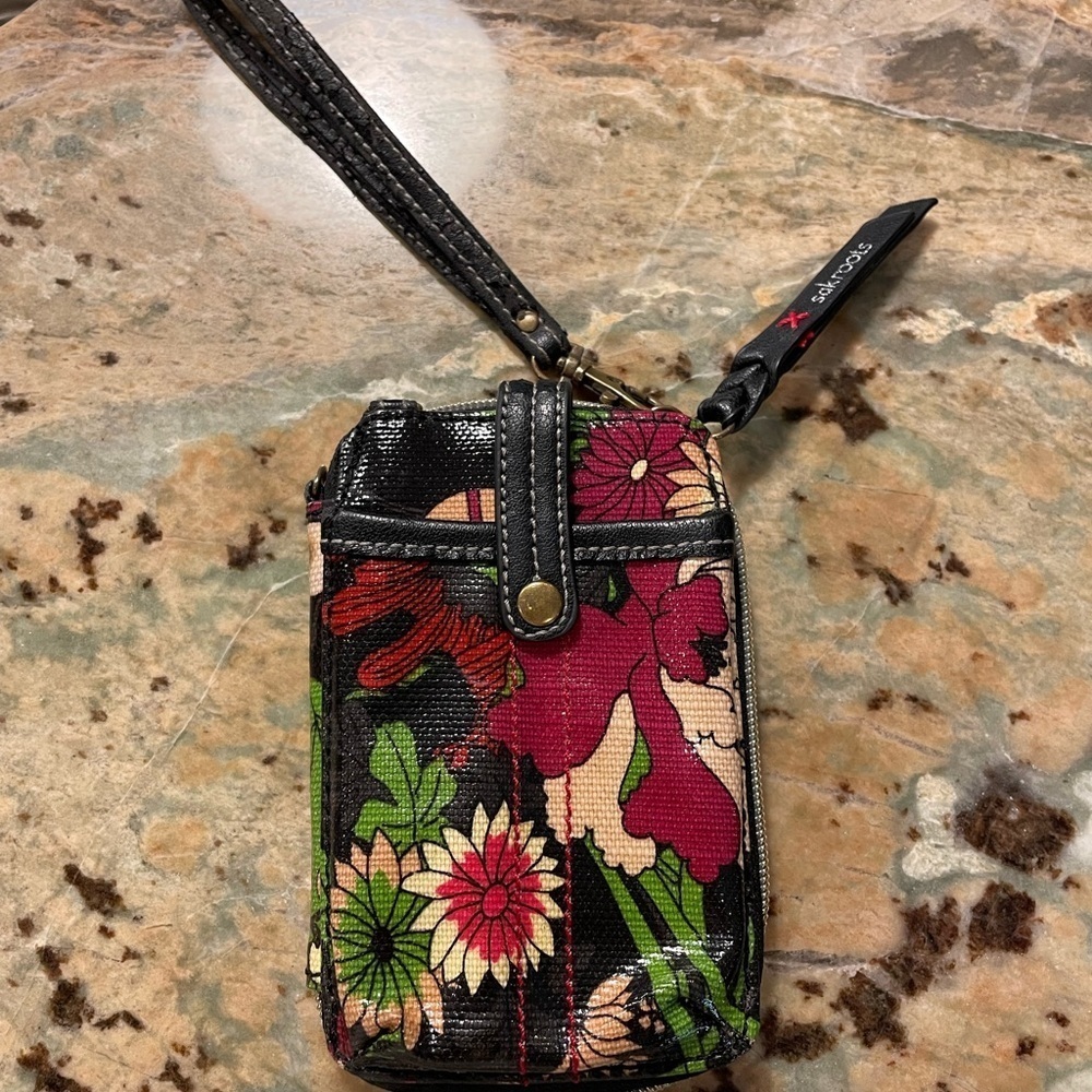 SAKROOTS PHONE CASE/WRISTLET IN FLORAL PRINT